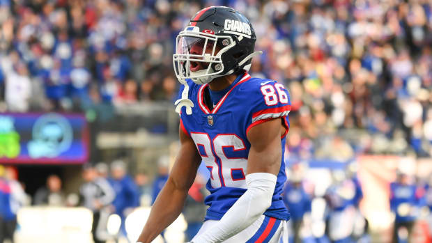 Giants wide receiver Darius Slayton (86) reacts to a play against the Commanders in the first half.